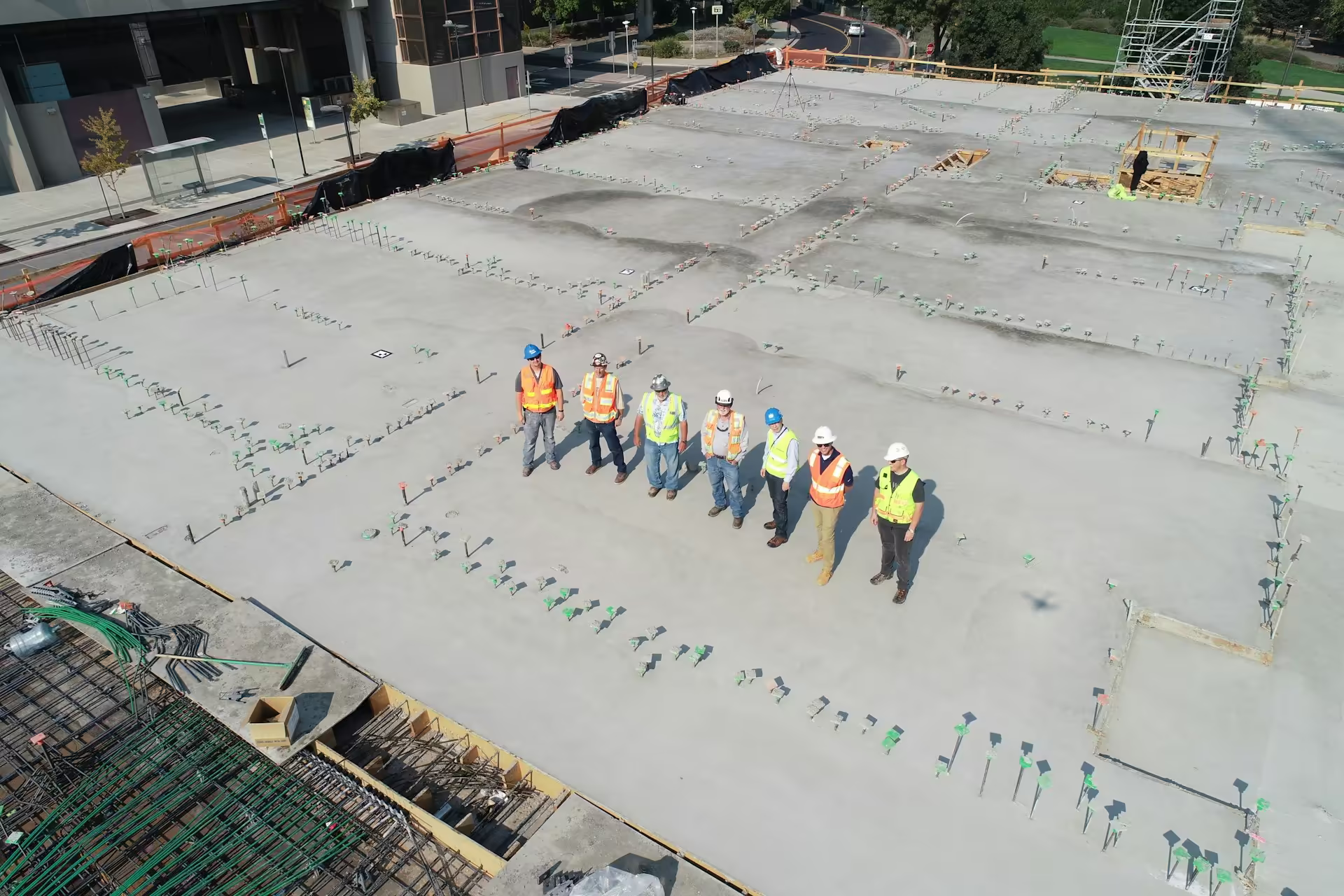 Radye Temel - Betonarme radye temel, donatı, kalıp ve beton dökümü.