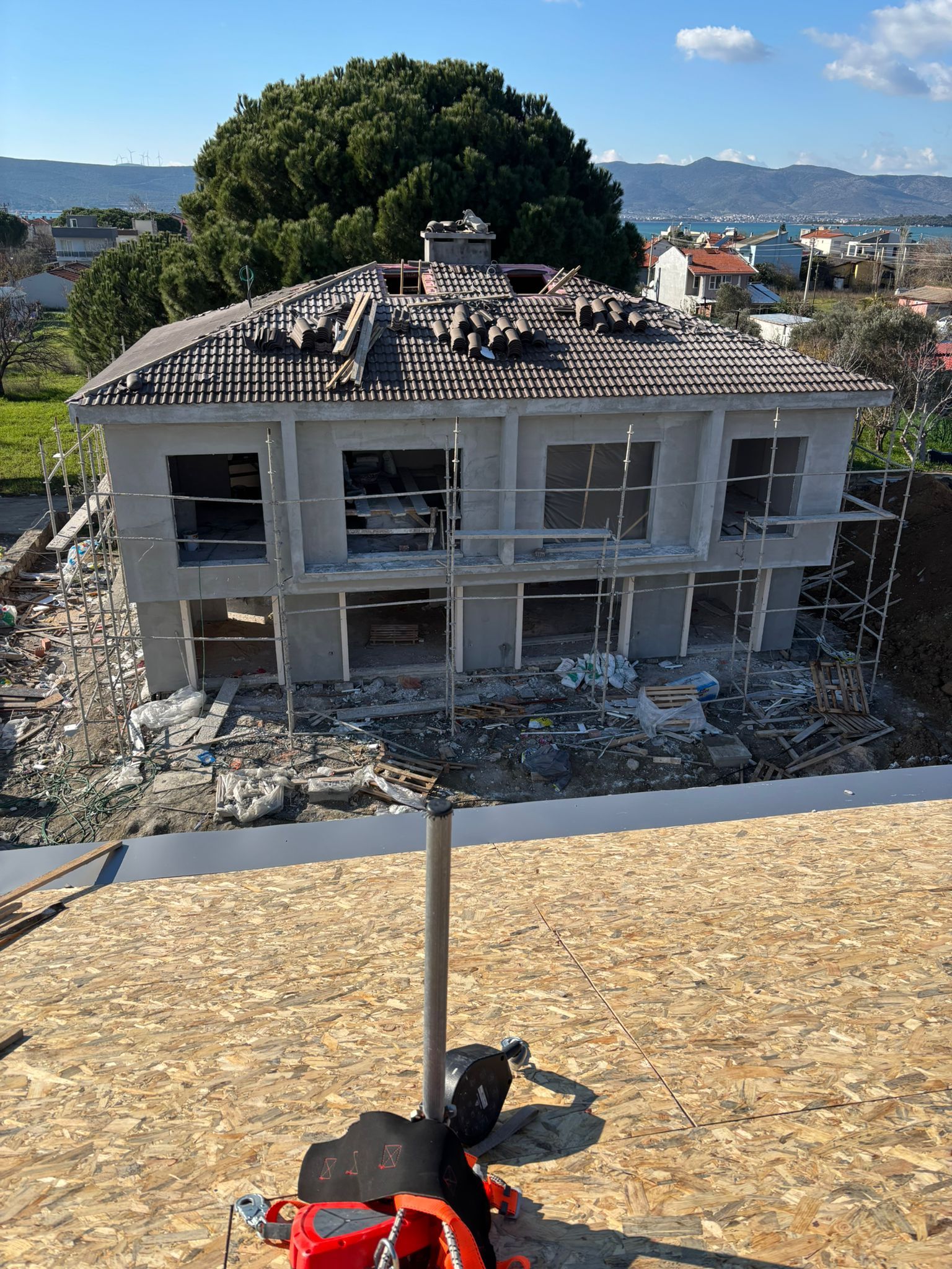 Kaba yapı ve çatı — Urla · İki katlı villa, Uzunoğulları İnşaat