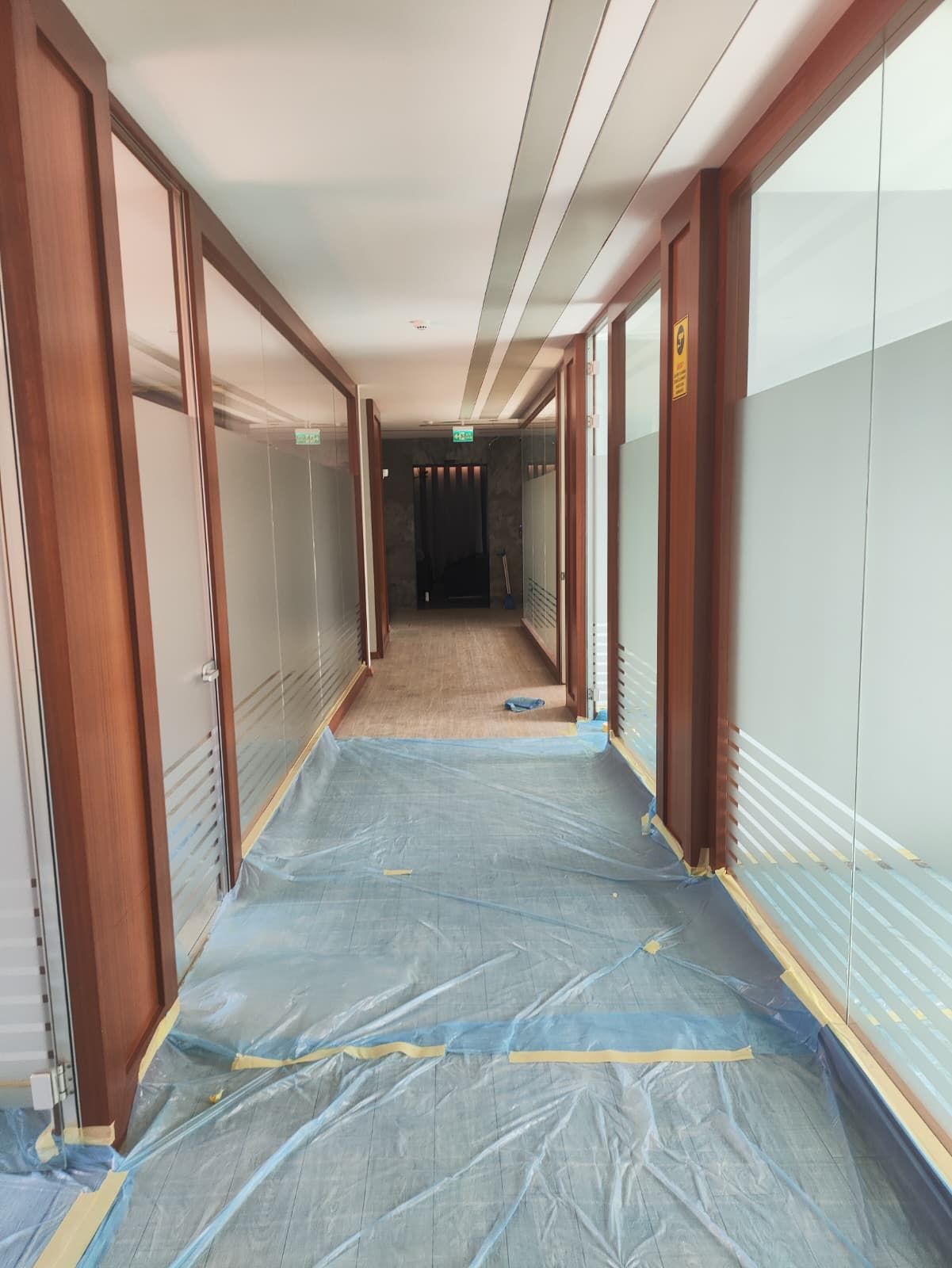 İş Yeri Tadilatı - Dükkan, ofis ve ticari alanlar için komple yenileme ve dekorasyon.