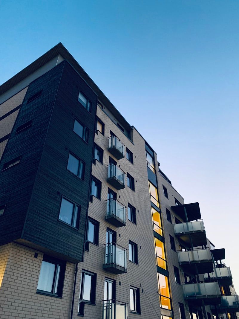 Apartman Tadilatı - Apartman ortak alan, merdiven kovası, dış cephe ve giriş holü yenileme.
