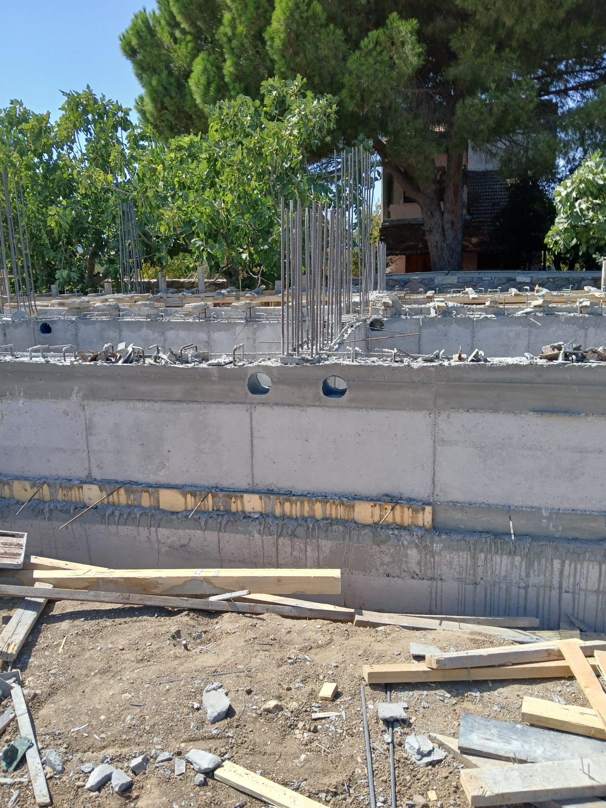 Urla temelden inşaat betonarme temel atma çalışması